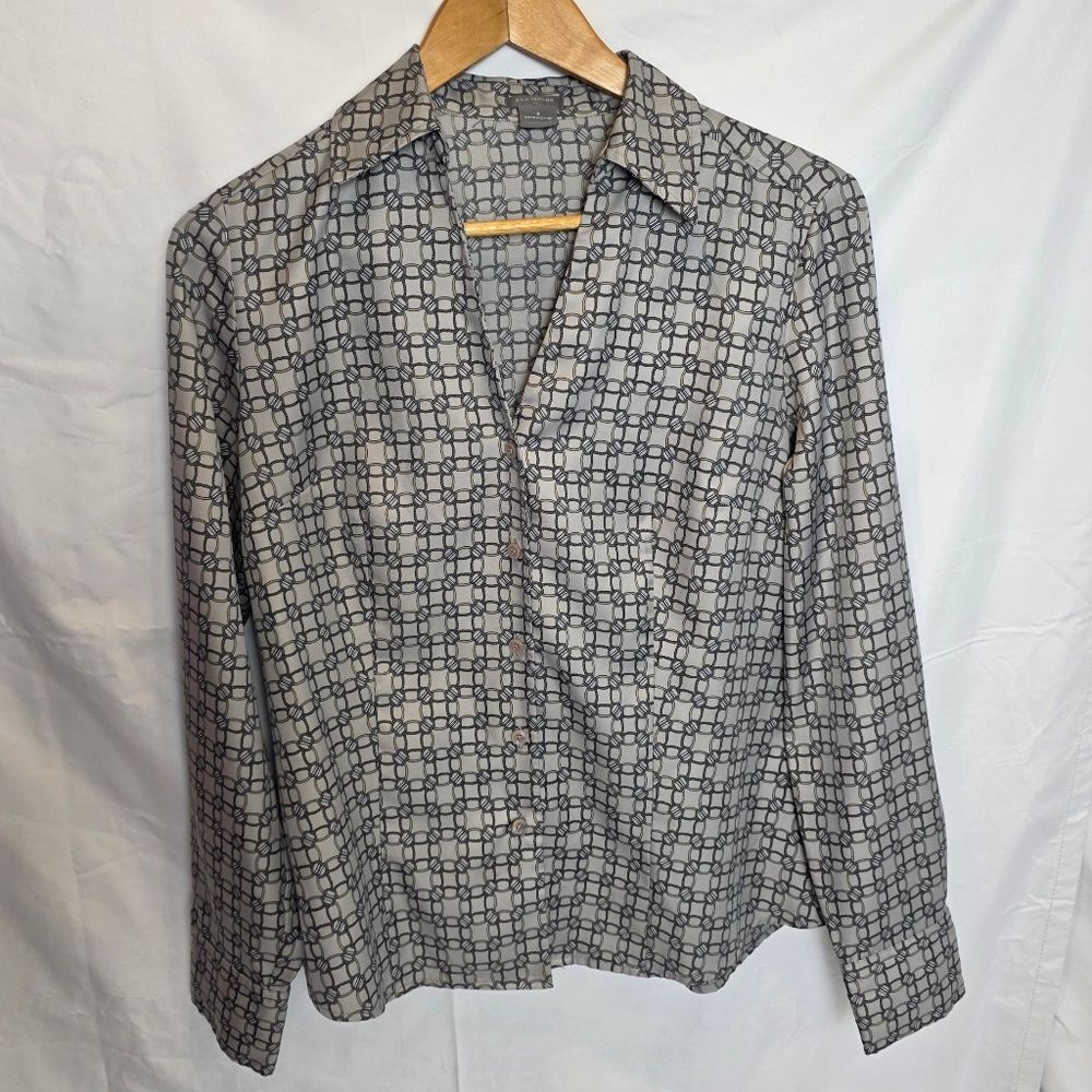 Ann Taylor Grey Long Sleeve Collared Blouse 8 Fitted Geometric Elevated Office
